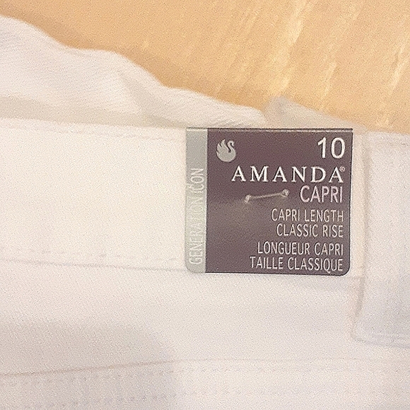 3 for $25 Bundle Sale- NWT Gloria Vanderbilt White Denim Capris, Size 10 - Picture 16 of 16